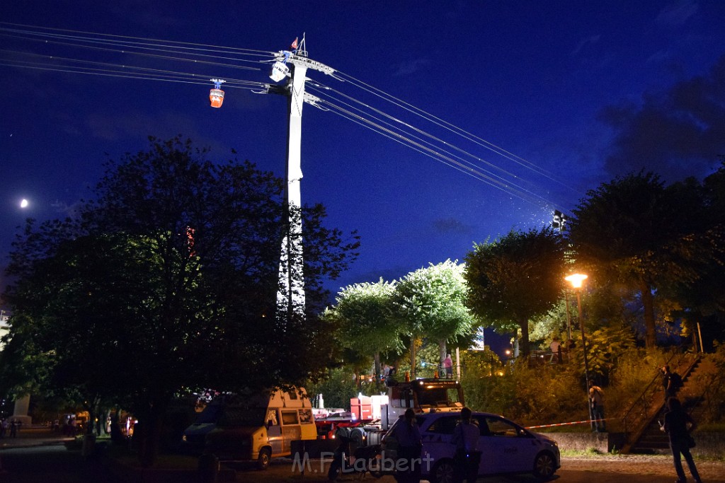 Koelner Seilbahn Gondel blieb haengen Koeln Linksrheinisch P863.JPG - Miklos Laubert